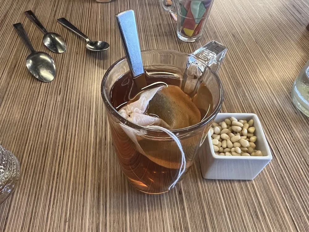 Thé À la Menthe Et Pignon